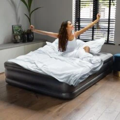 BluMill Luchtbed - 2-persoons - Ingebouwde Pomp - 203x152x36 Cm - Duurzame Keuze -Buitenkampeer Winkel 1200x1200 1107