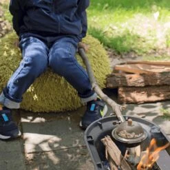 Kikkerland Huckleberry Popcorn Maker - Maak Je Eigen Popcorn - Popcornpan - Kampvuur - Buitenspeelgoed - Buitenspelen - Kamperen -Buitenkampeer Winkel 1200x1200 951