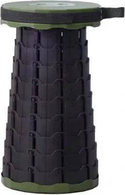 Kampeerkruk - Uitschuifbare Kruk - Military / Groen - Tot 120 Kg - Travel Stool - INCLUSIEF OPBERGZAK - Opvouwbare Campingkruk - Inklapbaar Krukje - Telescopische Kruk - Camping - Outdoor -Buitenkampeer Winkel 770x1200 1